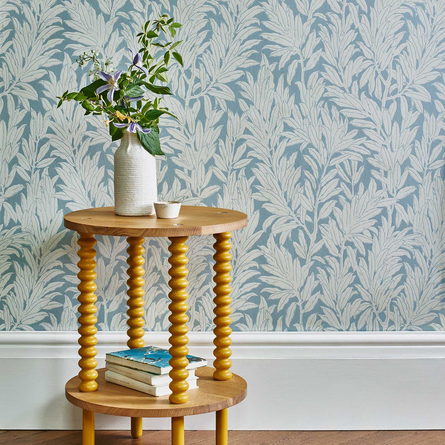 V&A Laurel Leaf - Breeze Blue Wallpaper - 1838 wallcoverings