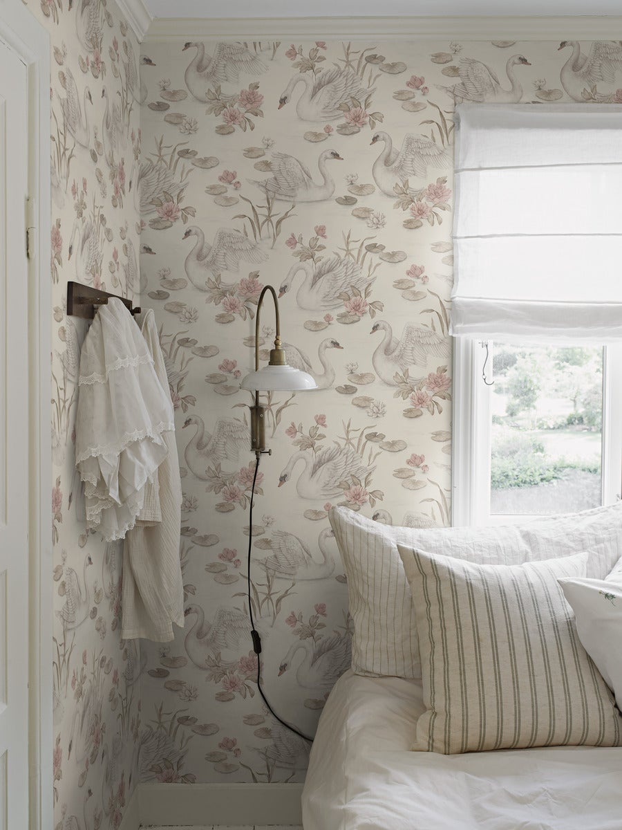 Lily Swan Wallpaper - Cream - Borastapeter