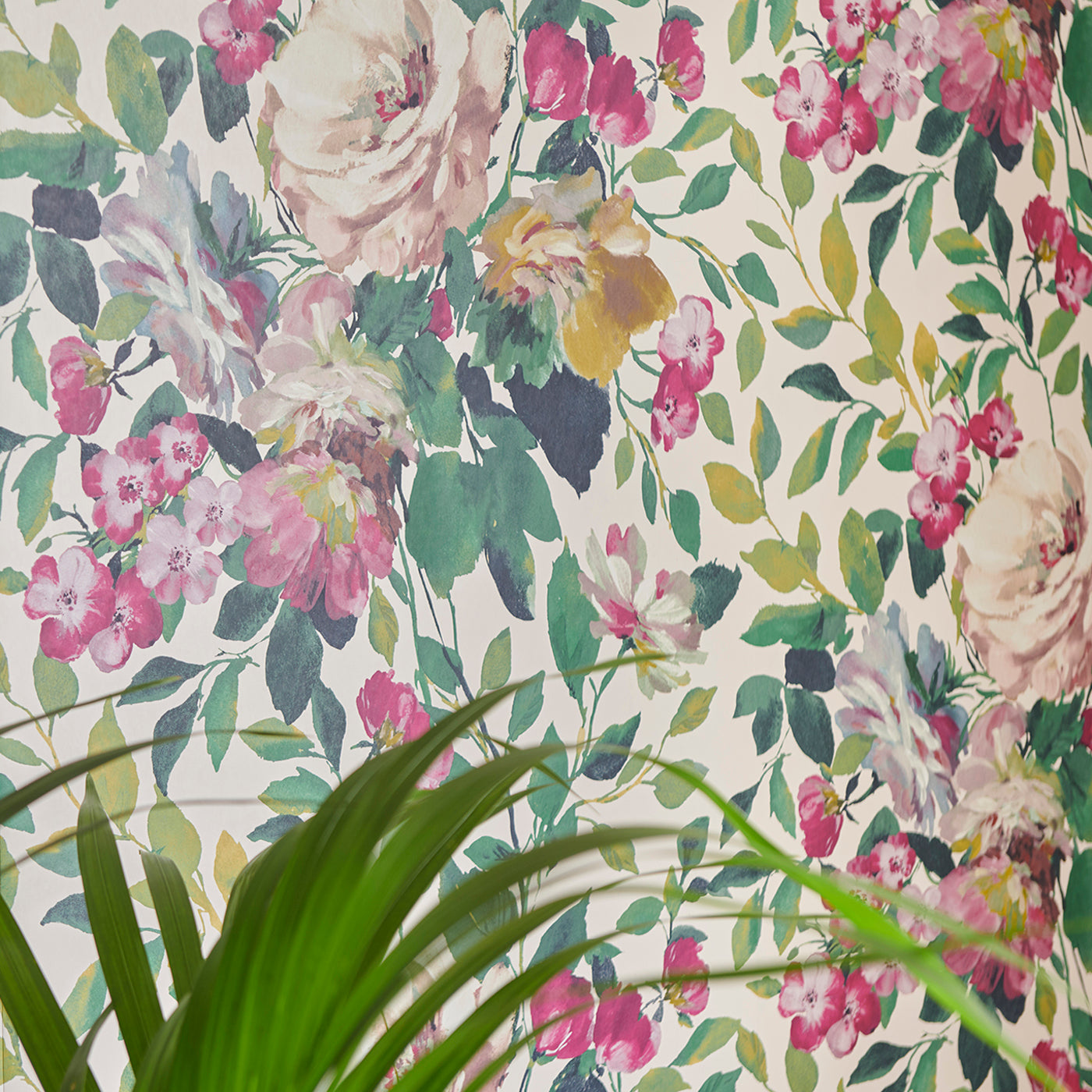 Bloom Wallpaper - Fuchsia - Clarke & Clarke