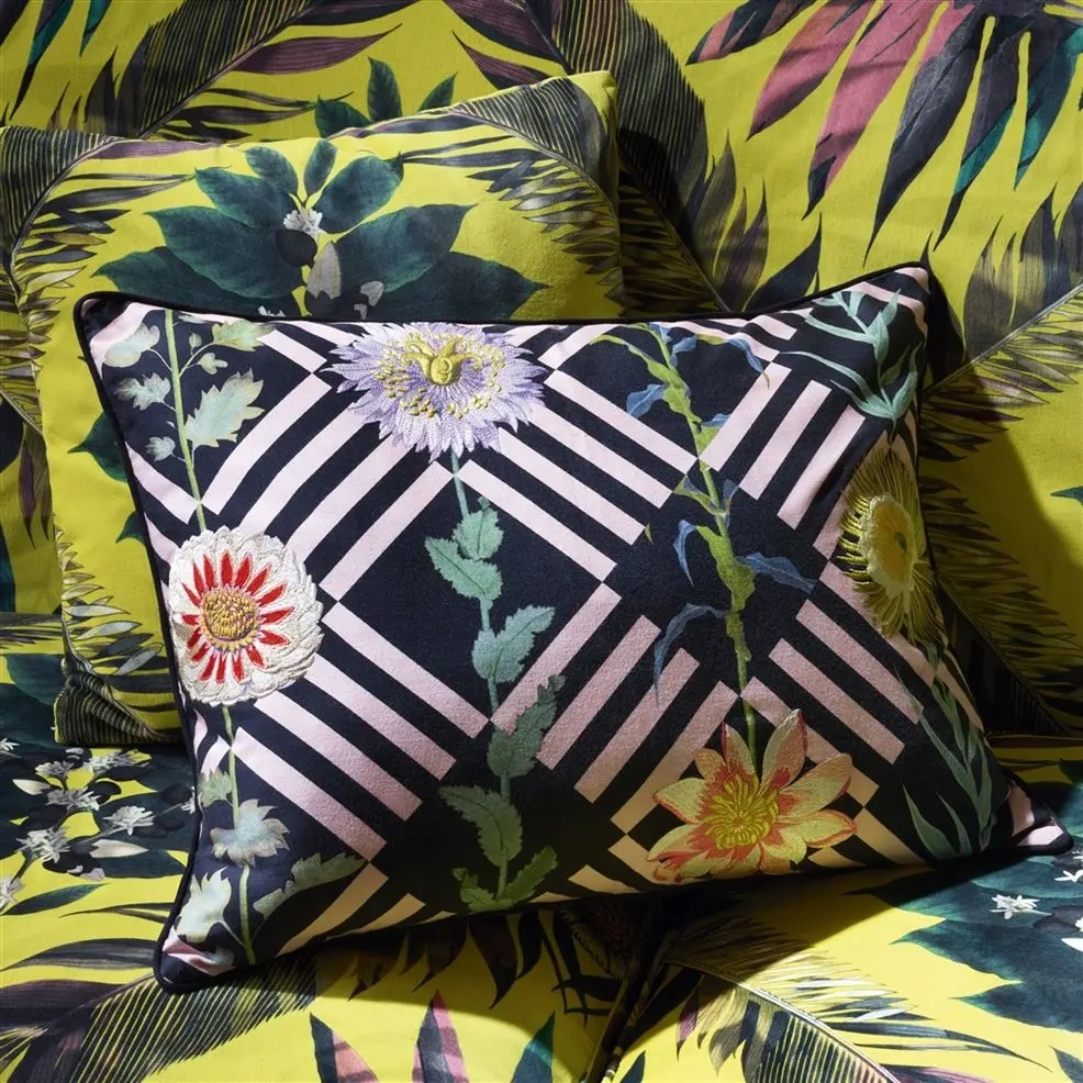 Flower's Game Bourgeon Room Cushion