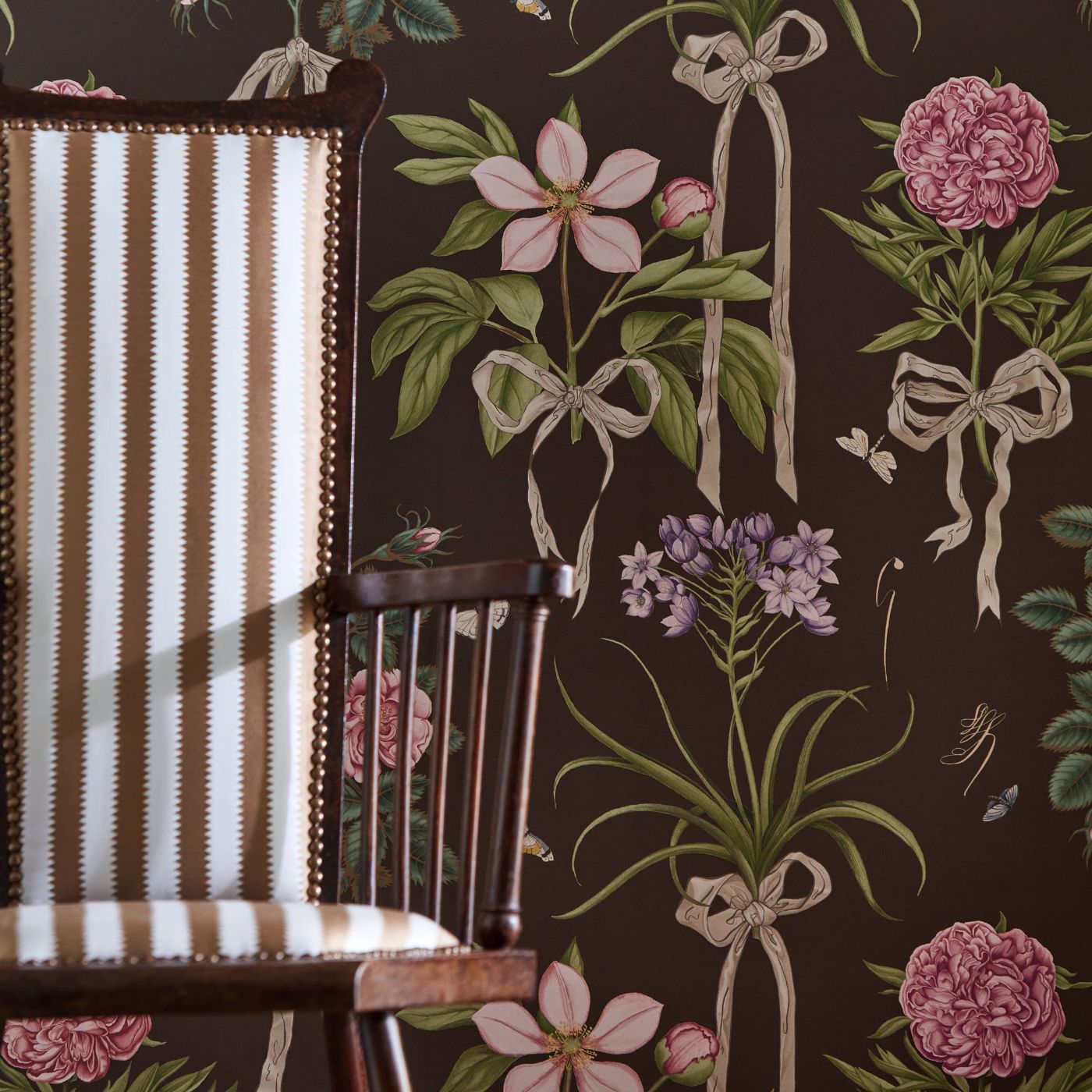 Cupid's Beau Morel/Mantle Wallpaper - Brown - Sanderson
