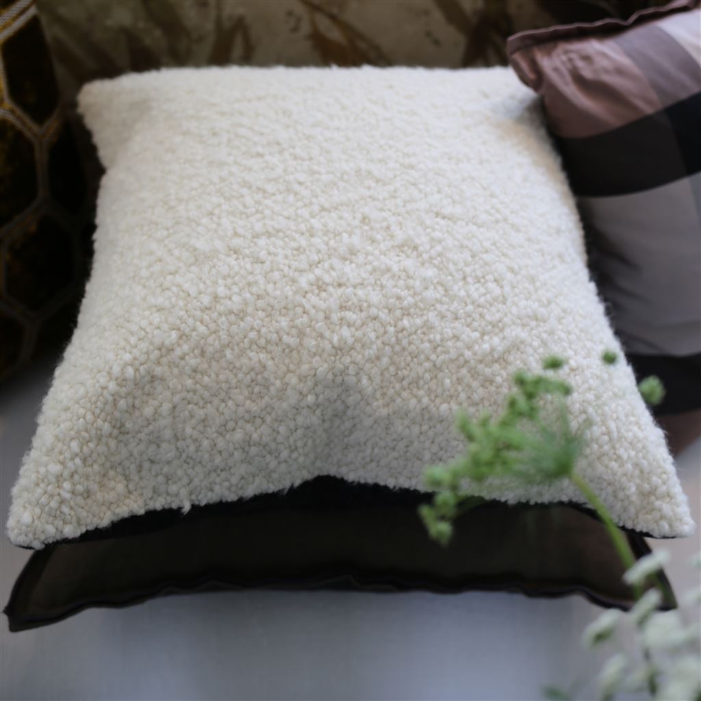 Cormo Boucle Room Cushion 2 - White